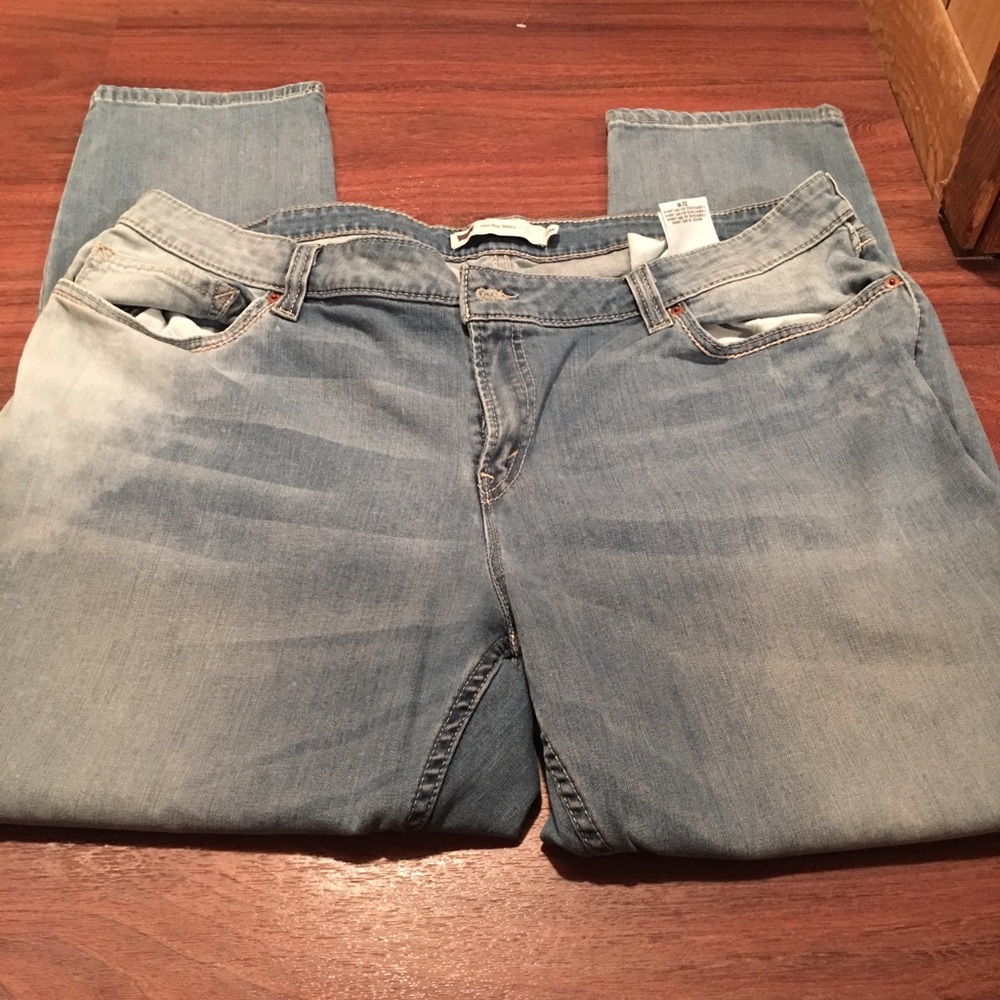 Levi mid rise skinny jeans